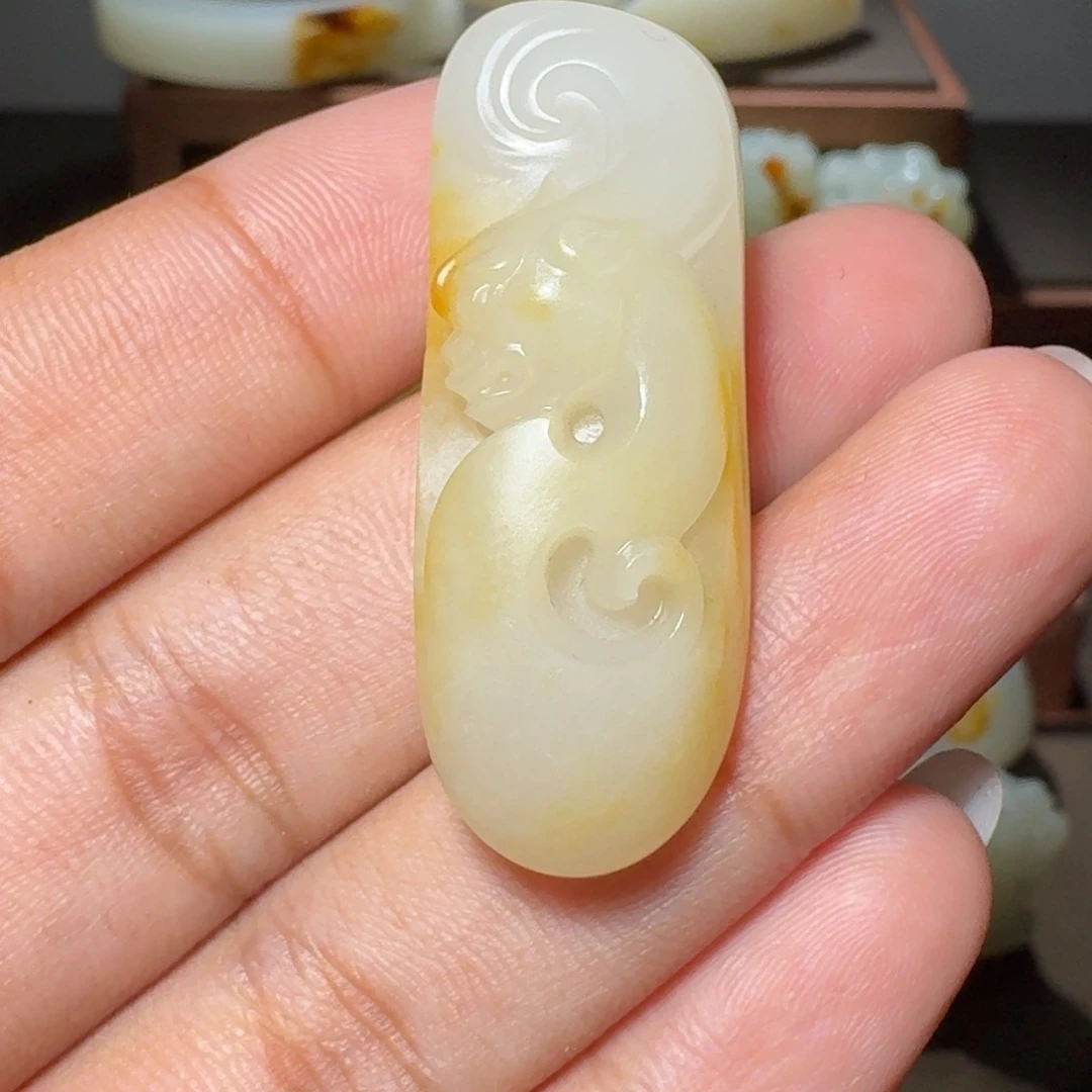 三***星和田玉未镶嵌颈饰