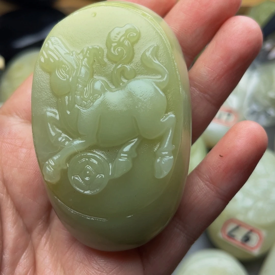 石材方解石手把件牛