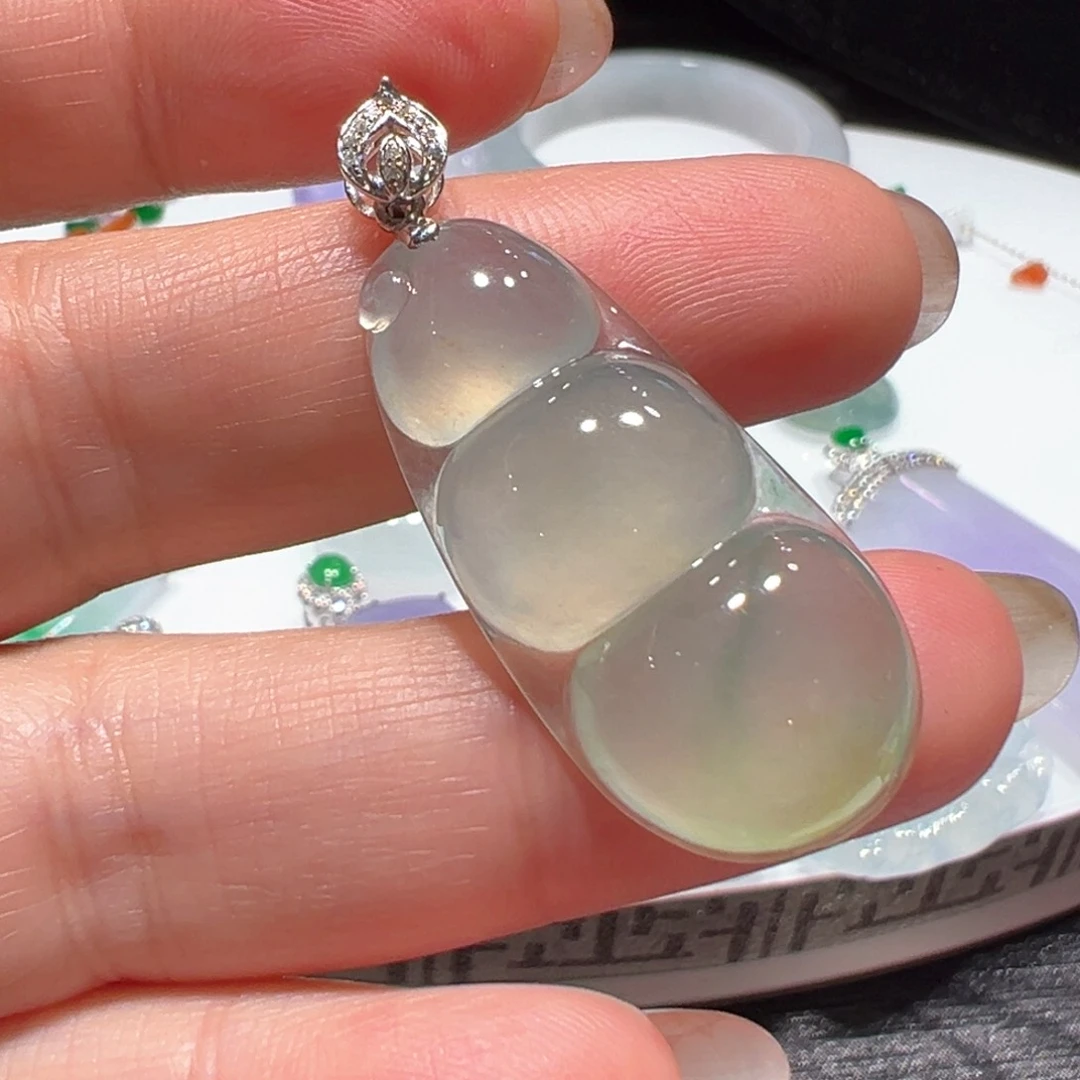 翡翠颈饰18K金镶嵌吊坠