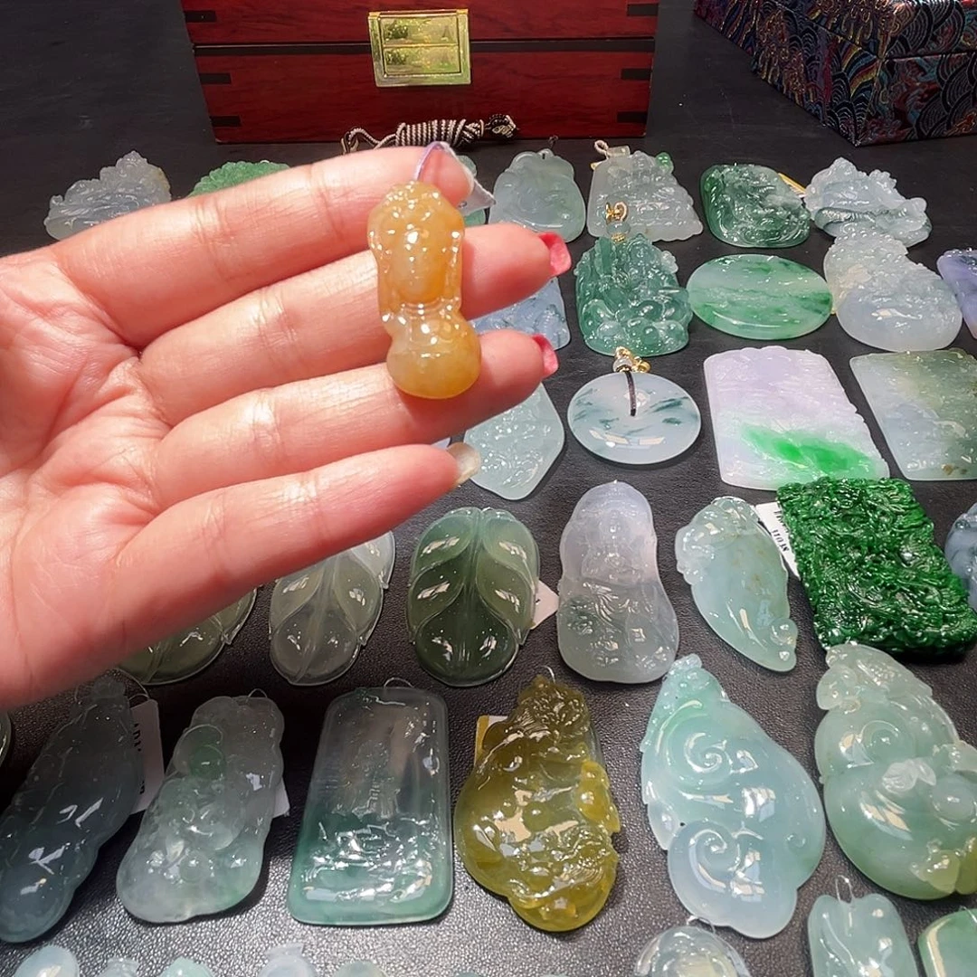 翡翠未镶嵌颈饰吊坠