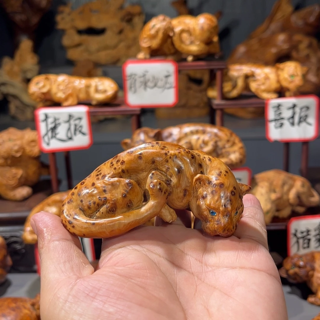 柏木(崖柏)木雕手工把件太行崖柏瘤疤料豹子