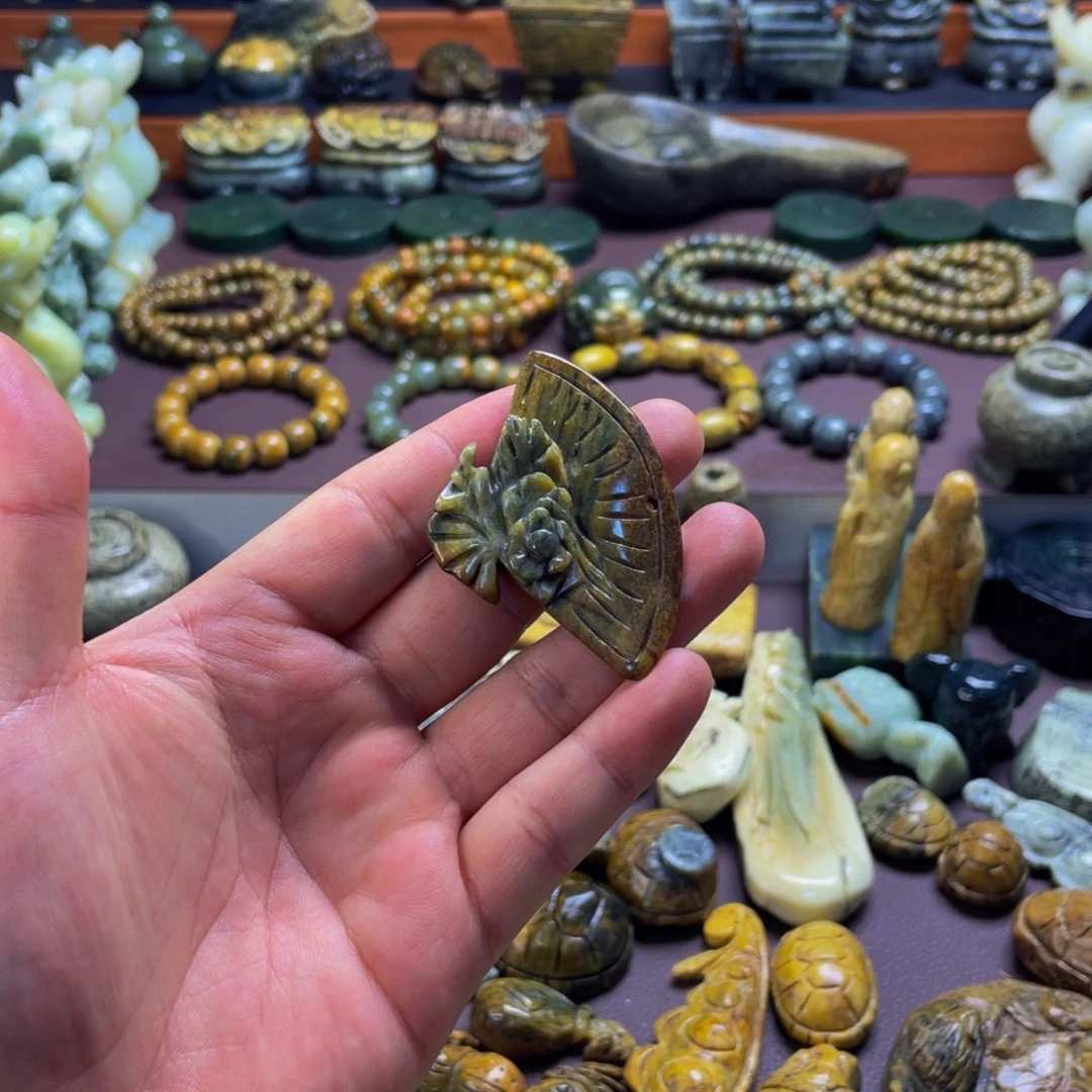 【闪购商品】未镶嵌岫岩河磨玉（透闪石质玉）挂件