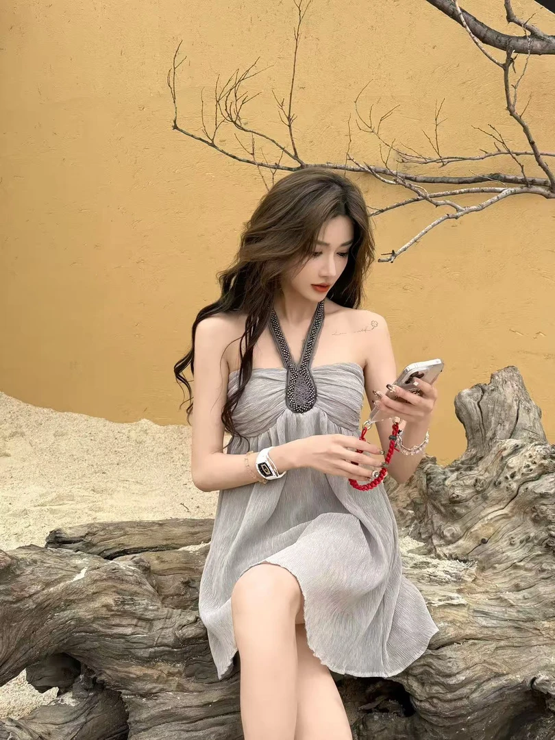 重工钉珠抹胸挂脖连衣裙褶皱网纱露背短裙