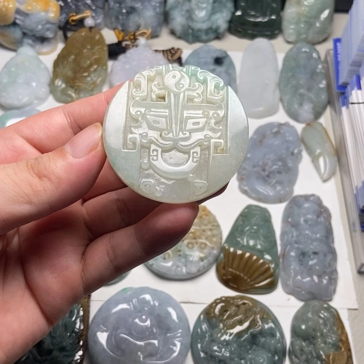 颈饰未镶嵌翡翠兽头79