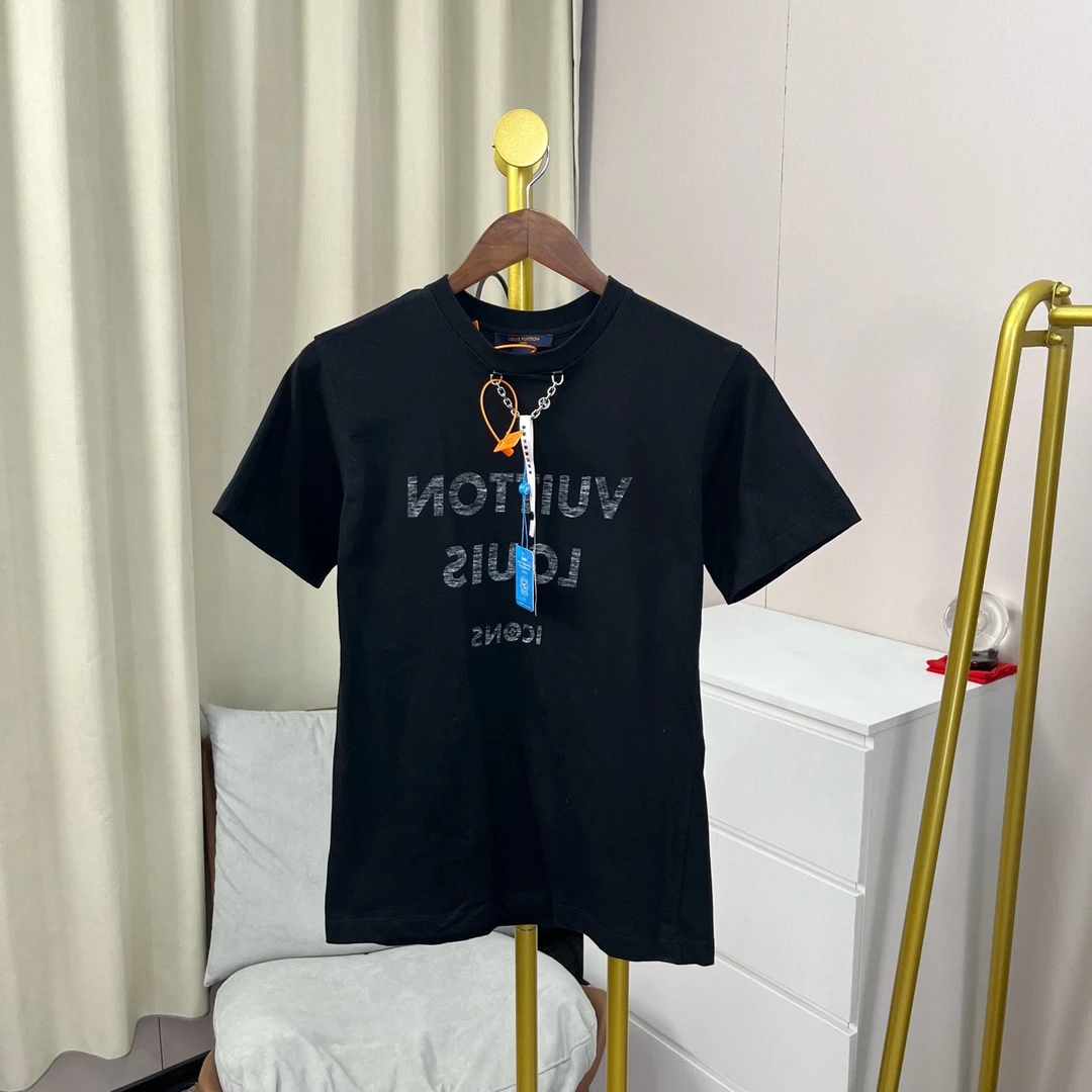 99新 LouisVuitton/路易威登 玄色 黑色胸前logo短袖 S码