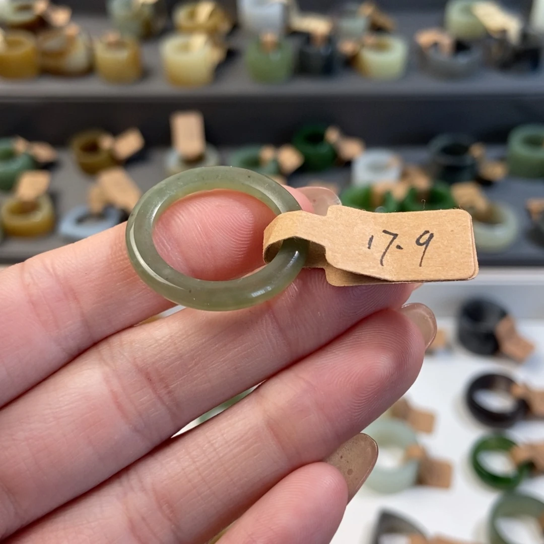 和田玉未镶嵌戒指