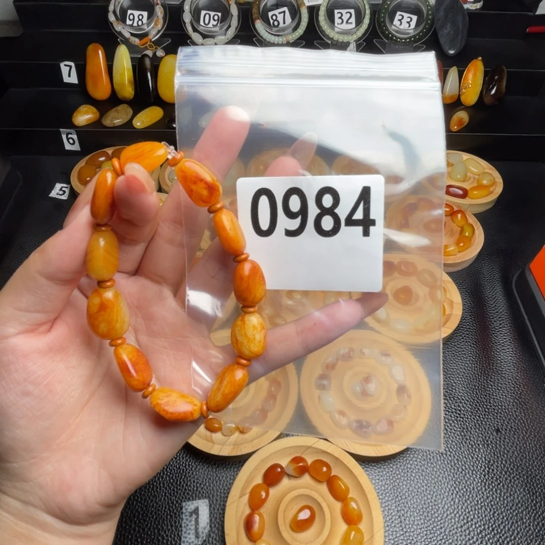 和田玉未镶嵌手串