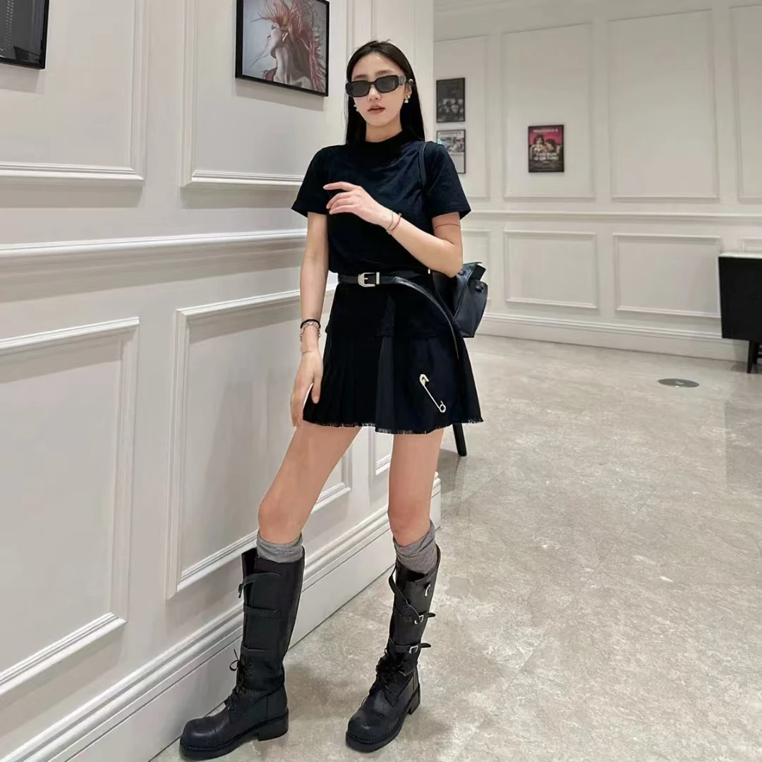 2203时髦气质大别针装饰下摆拼接休闲T恤裙 小黑色显瘦毛边连衣裙