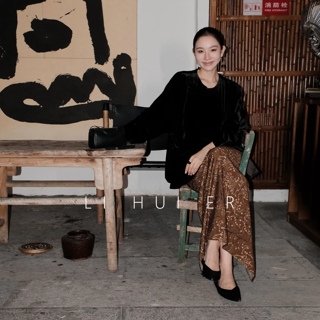 LiHuiEr李慧儿【南风知意】2025设计优雅黑丝绒外套LL0251169