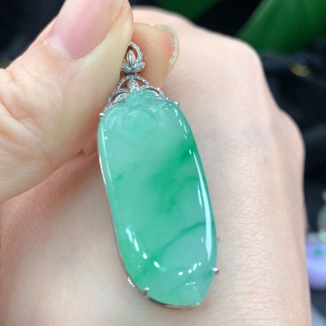 翡翠吊坠(不含链)18K金镶嵌