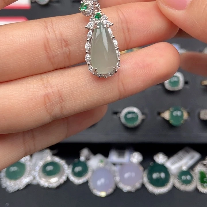 翡翠未镶嵌戒指吊坠