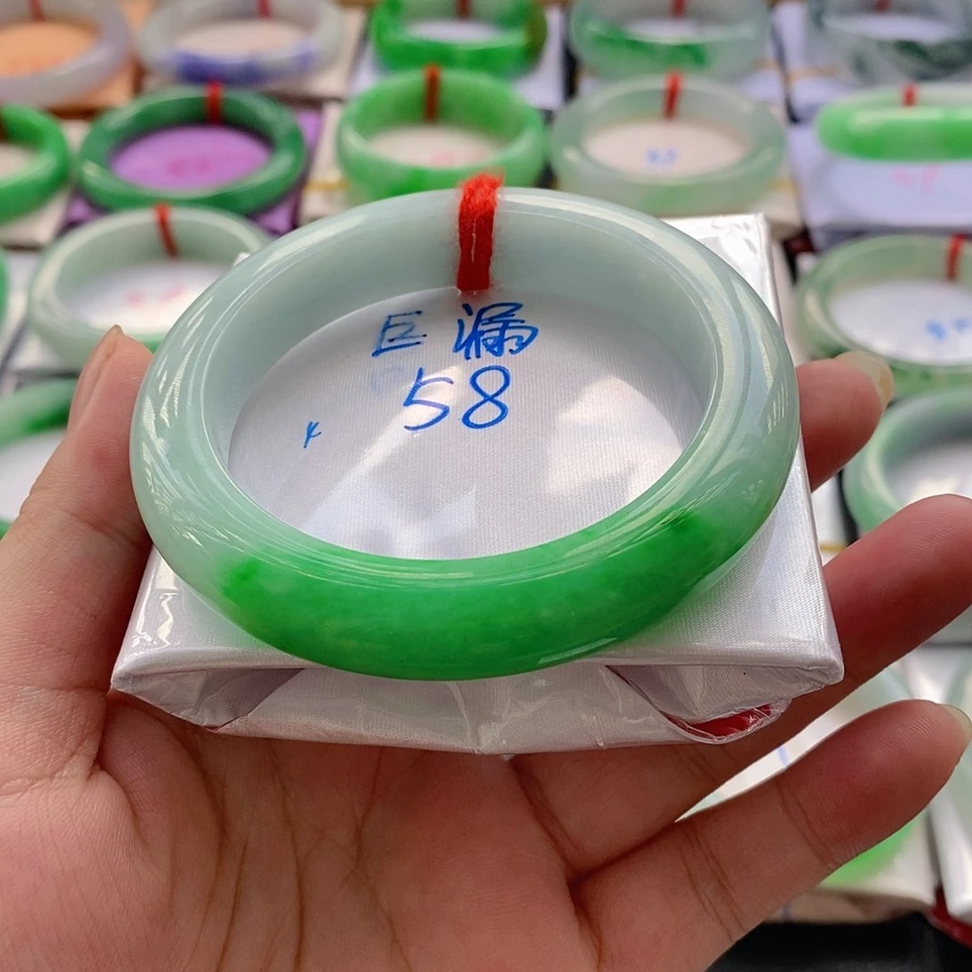 付***红翡翠手镯未镶嵌分单