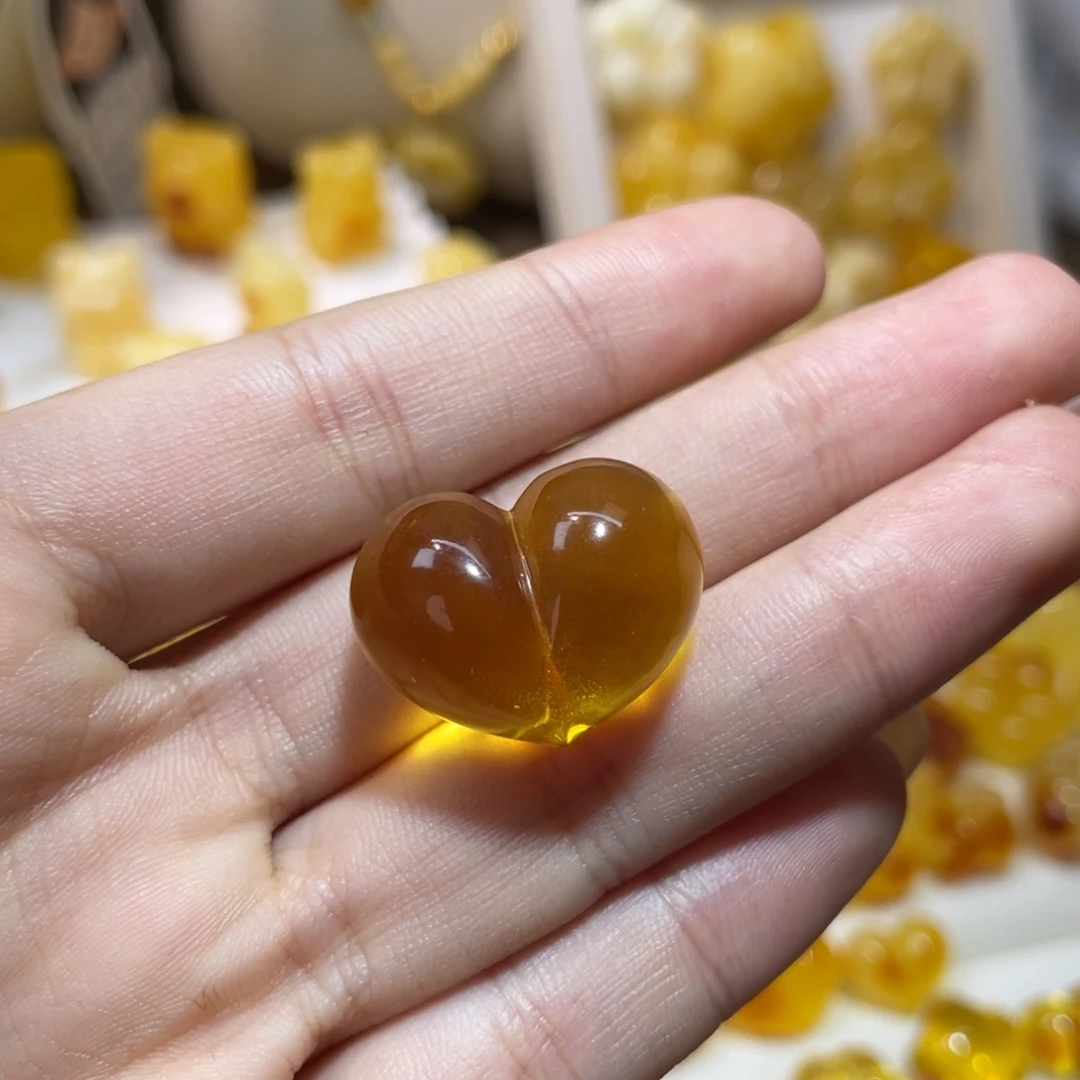琥珀未镶嵌裸石屁桃