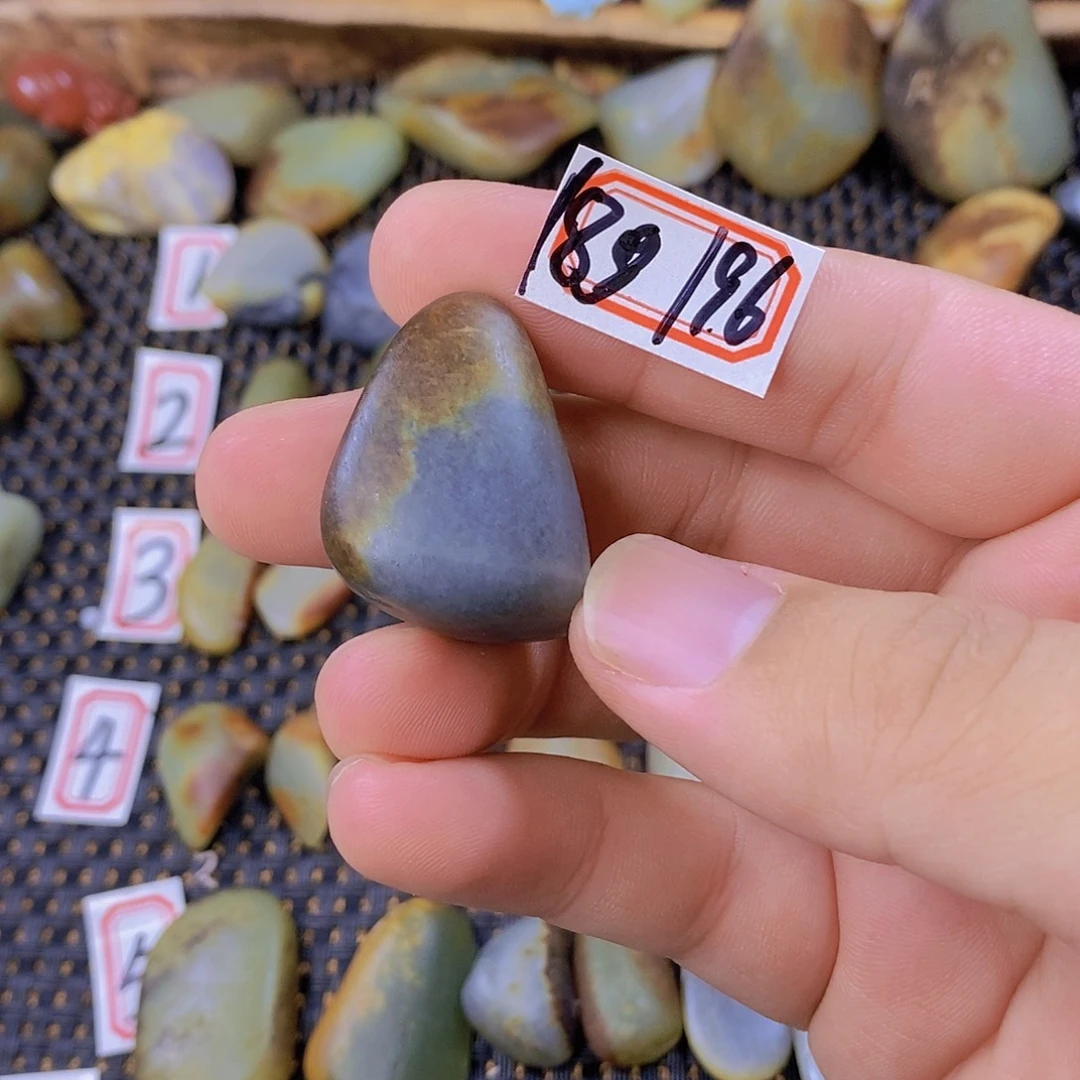 颈饰未镶嵌和田玉（糖玉）