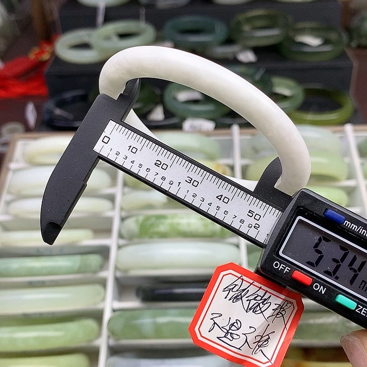 蛇纹石玉手镯未镶嵌647