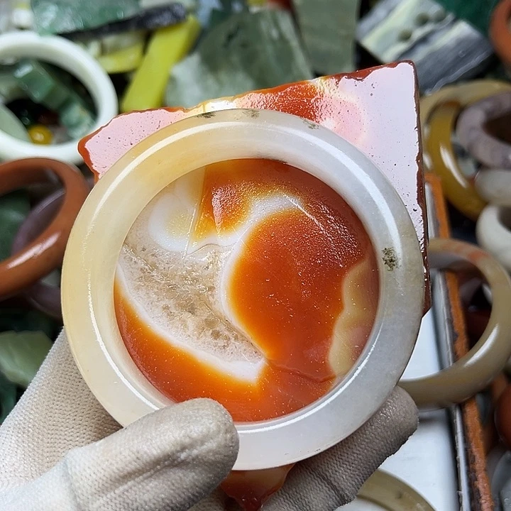 未镶嵌透闪石质玉珠宝奇石亲**陈