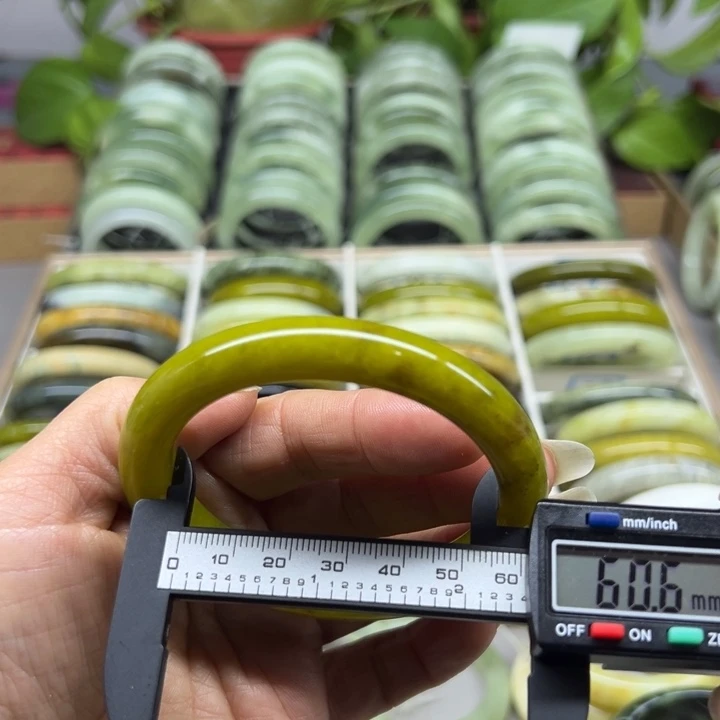 蛇纹石玉未镶嵌手镯36