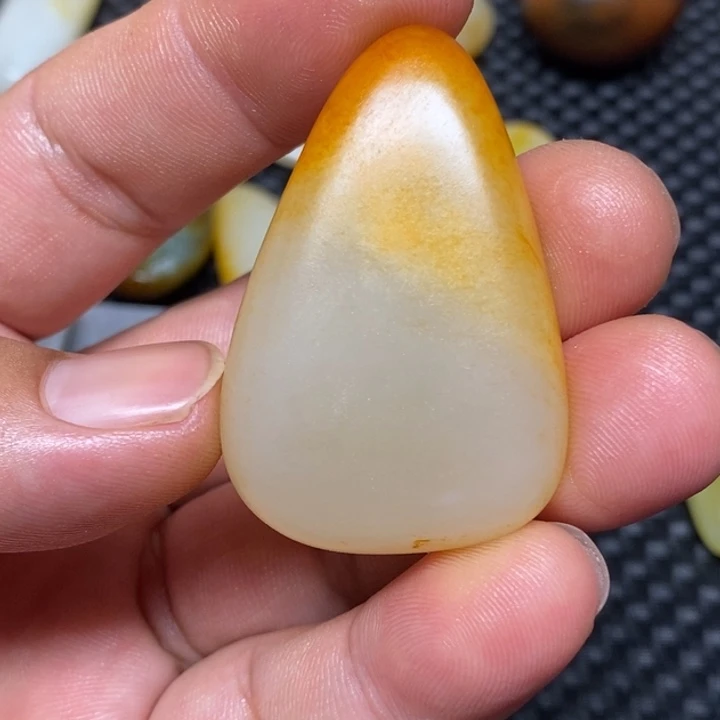 和田玉未镶嵌把件山**缘