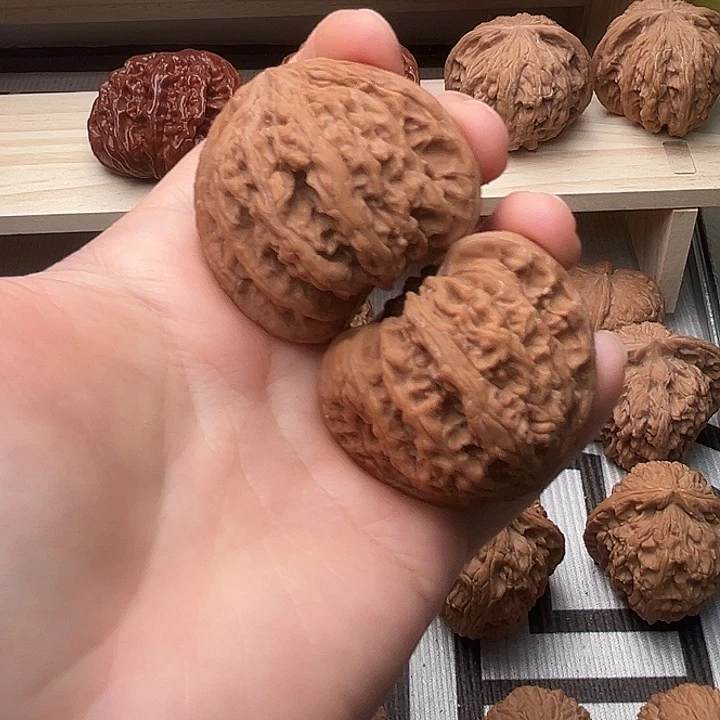****昂吊坠文玩核桃密纹42+