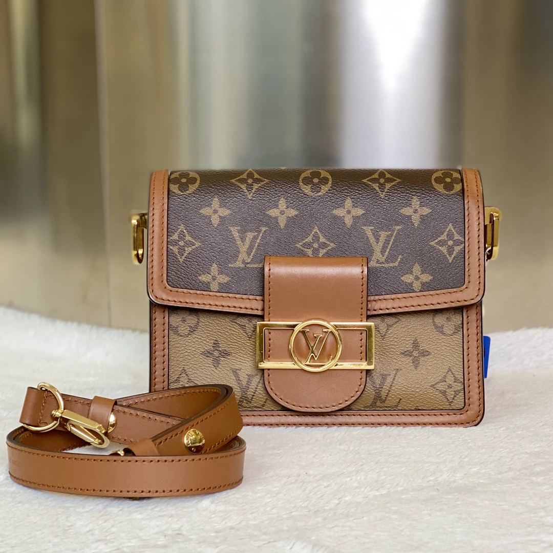 99新 LouisVuitton/路易威登 爱马99新LV达芙妮包小号斜挎包9932