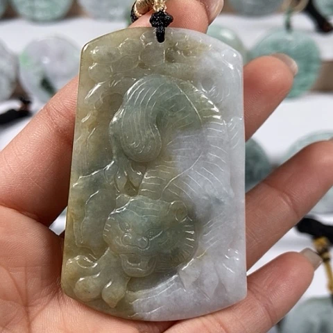 翡翠颈饰未镶嵌下山虎福利