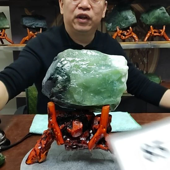 蛇纹石玉未镶嵌原石