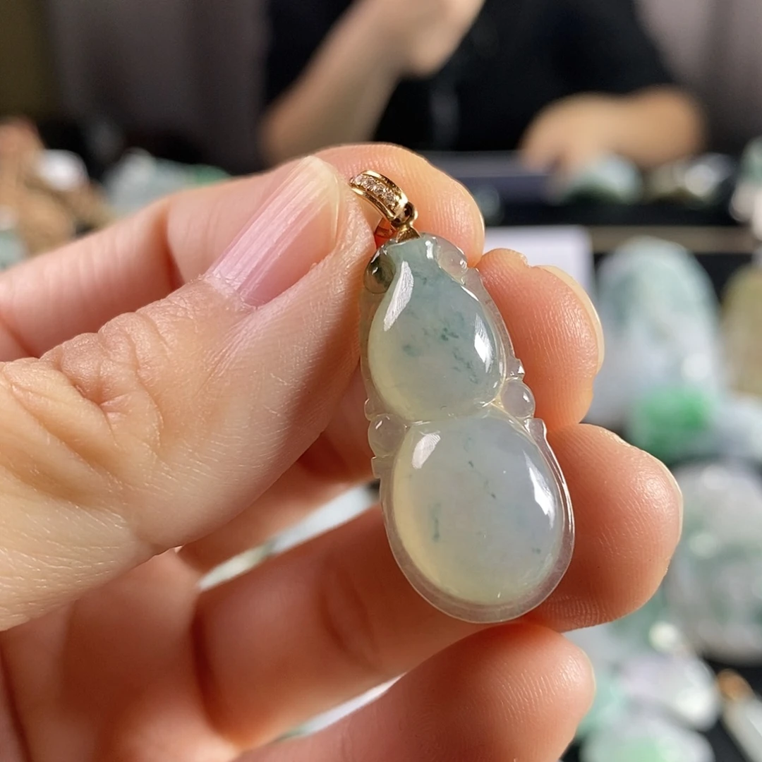 颈饰18K金镶嵌翡翠葫芦