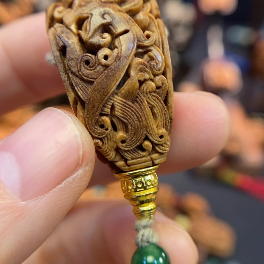 潍坊核雕桃核雕刻龙凤呈祥三通