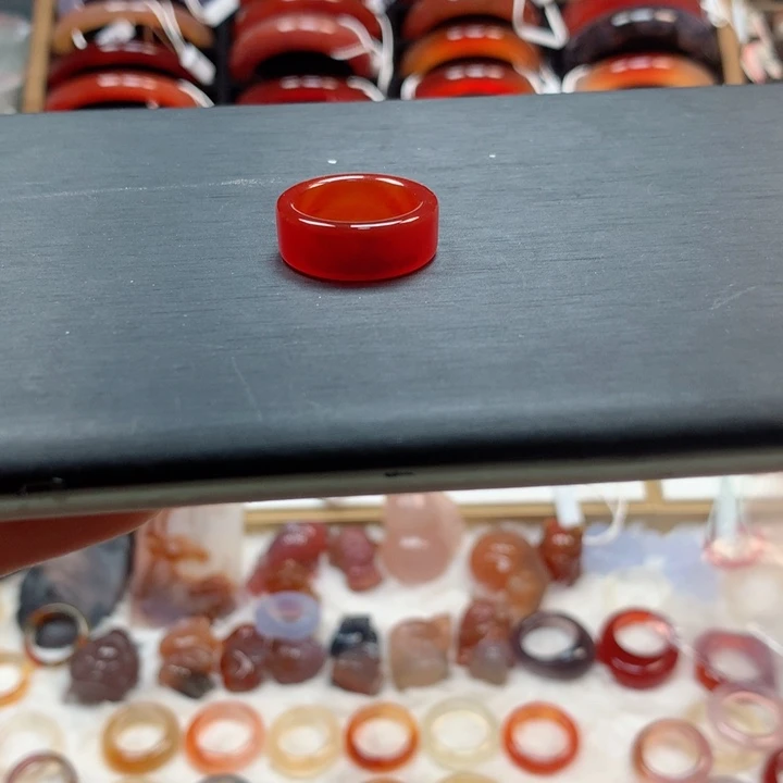 玛瑙/玉髓手镯未镶嵌咖****?