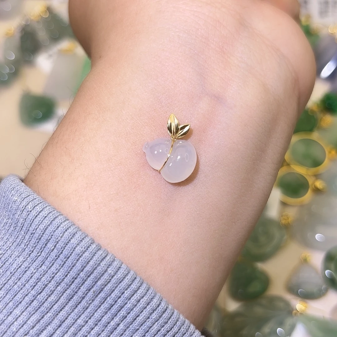 *****翡翠18K金镶嵌颈饰葫芦