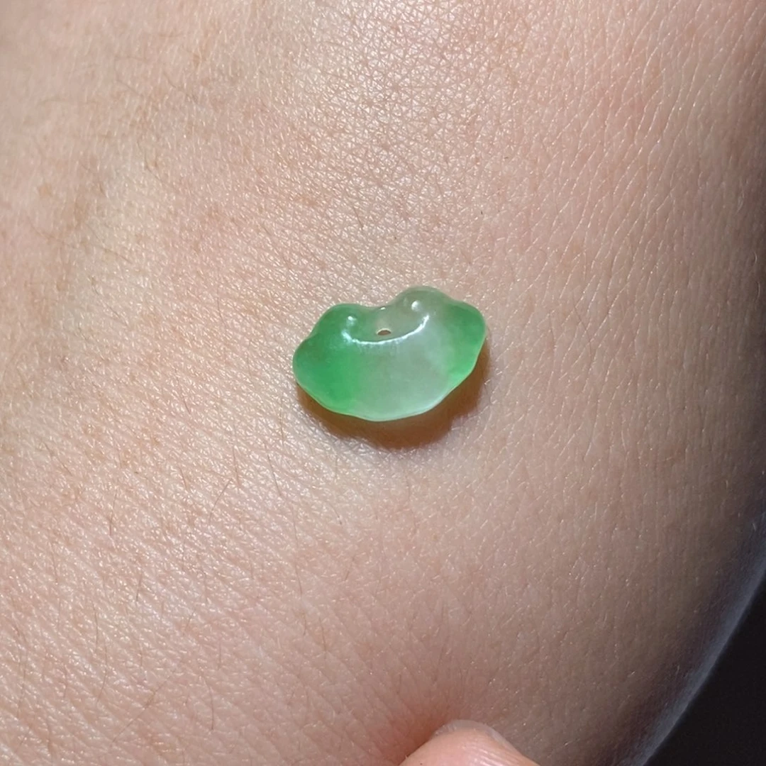 翡翠未镶嵌颈饰吊坠