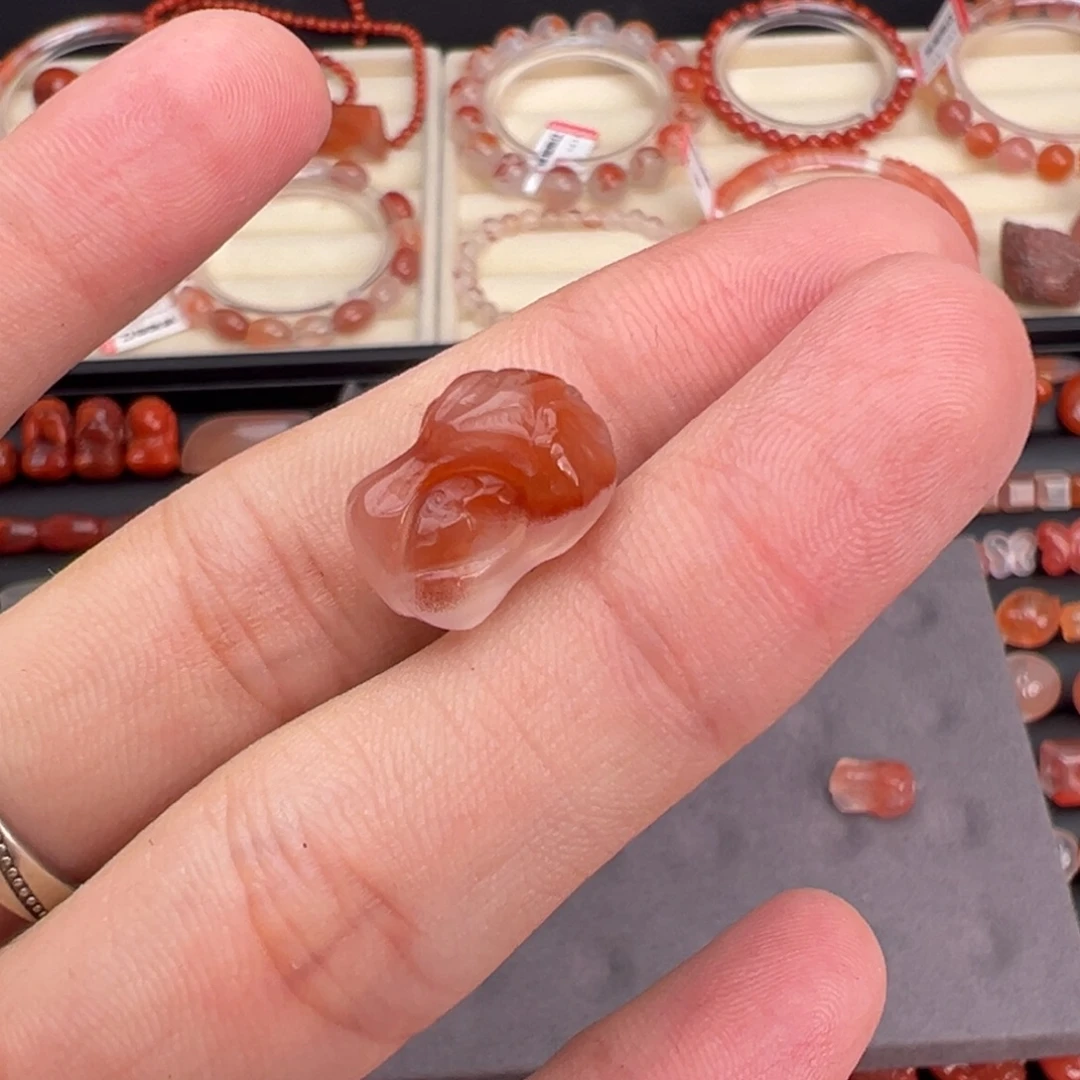 丹***妹南红玛瑙未镶嵌川料白菜