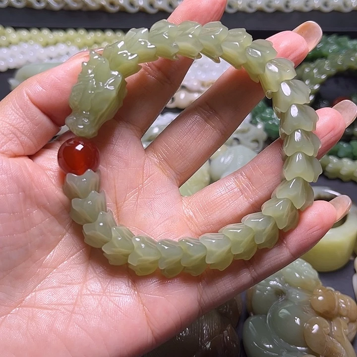 唯***一未镶嵌和田玉挂件