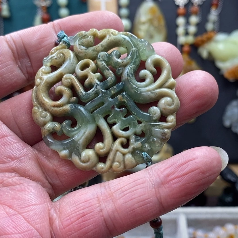 【闪购商品】蛇纹石玉手牌未镶嵌彼****k