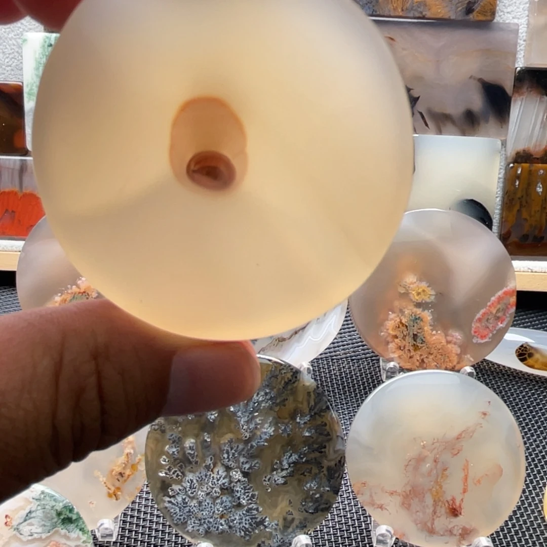 东***哥未镶嵌颈饰玛瑙/玉髓