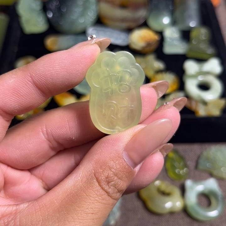 蛇纹石玉合金颈饰