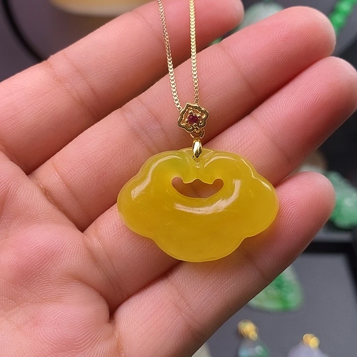 翡翠未镶嵌吊坠(赠链)