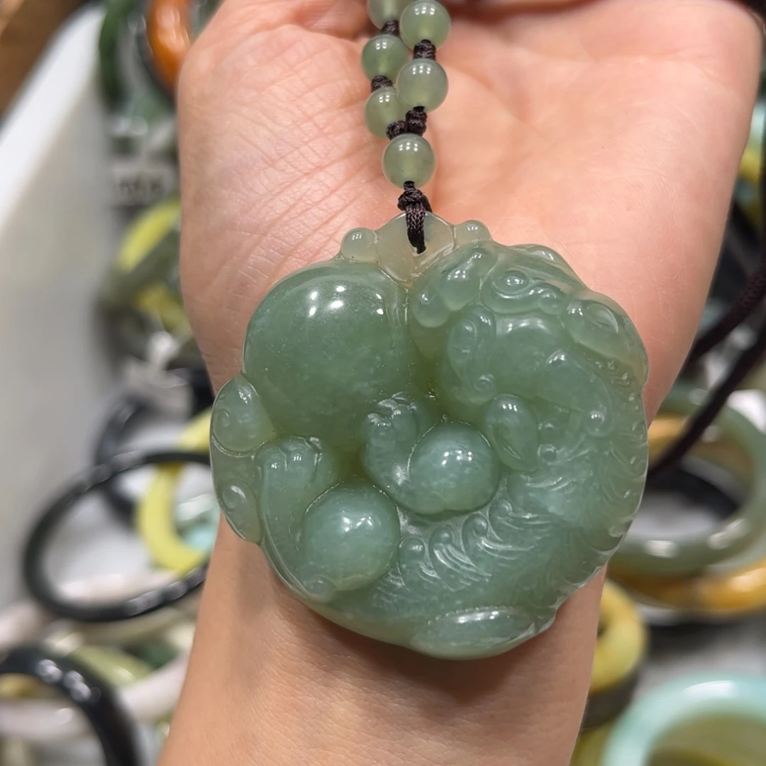 蛇纹石玉颈饰未镶嵌微瑕