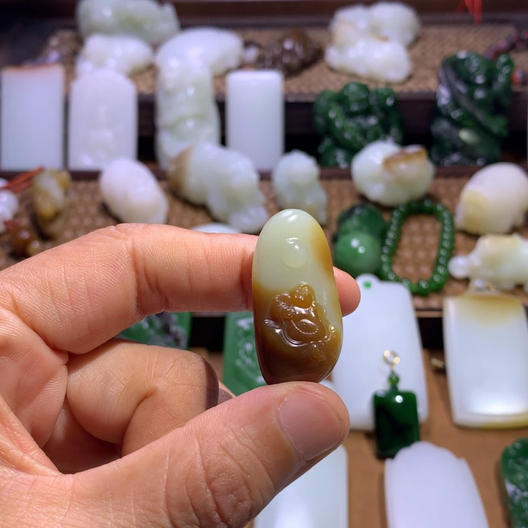 和田玉未镶嵌颈饰