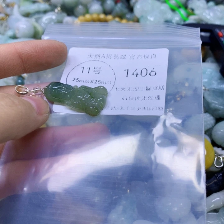 翡翠未镶嵌颈饰翡翠