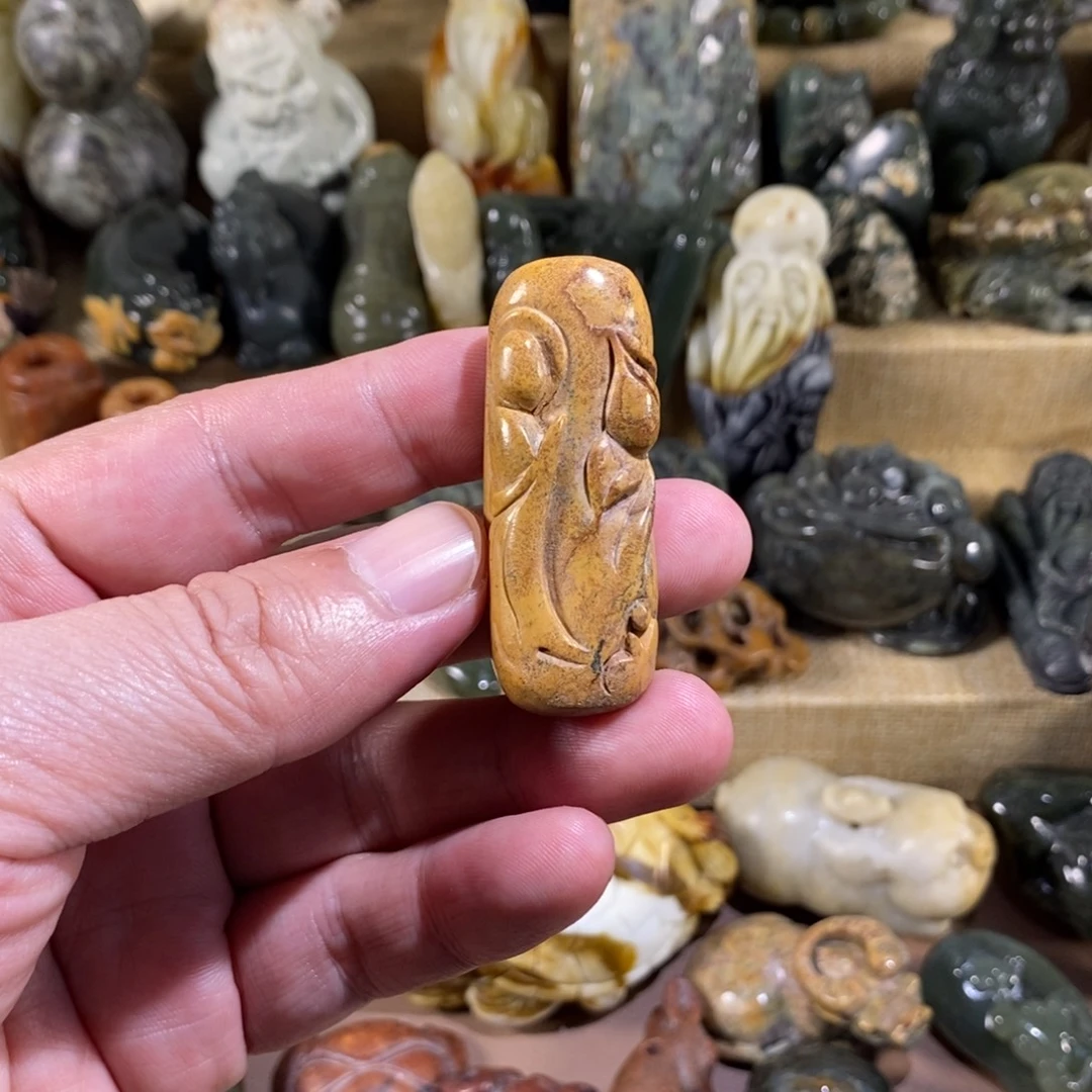 未镶嵌透闪石质玉挂件