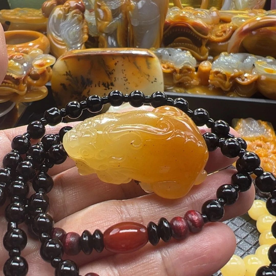 石英质玉未镶嵌颈饰