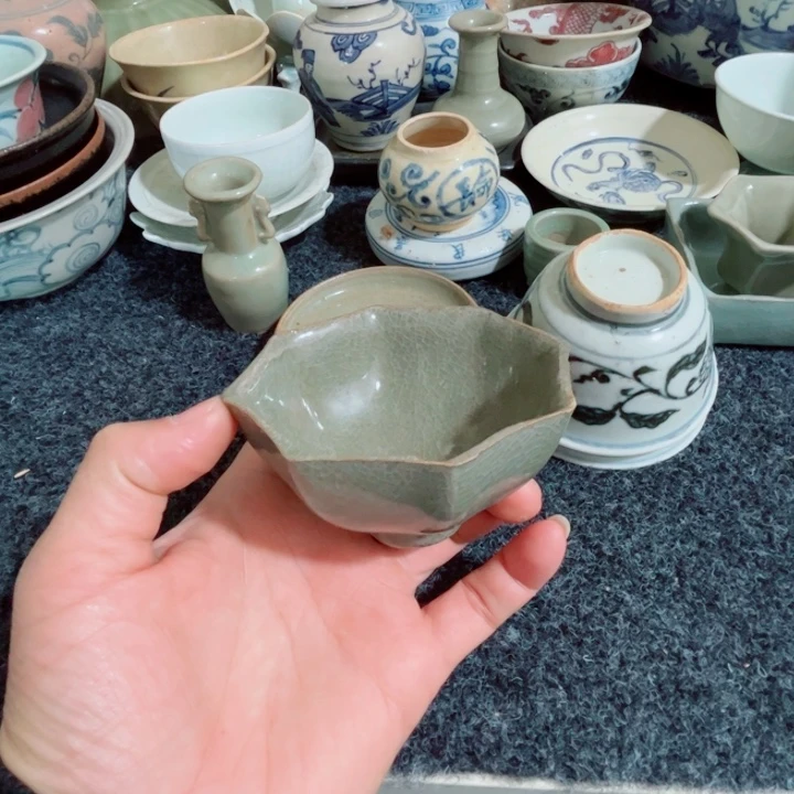 酒***吧瓷片青釉文斾的一个碗