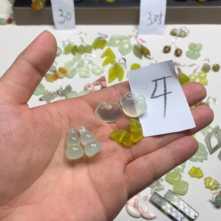 蛇纹石玉耳钉足银镀金镶嵌?**?