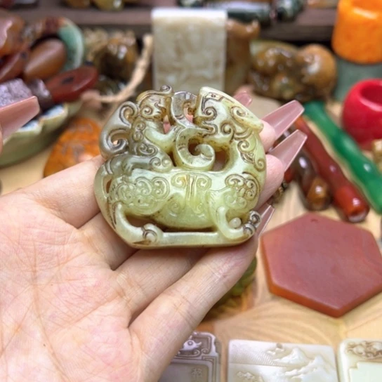未镶嵌蛇纹石玉颈饰