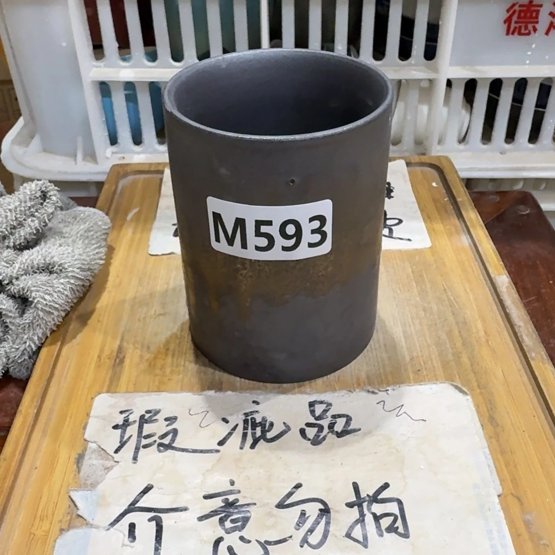 微瑕疵介意勿拍陶瓷器皿H952略有微瑕疵介意勿拍