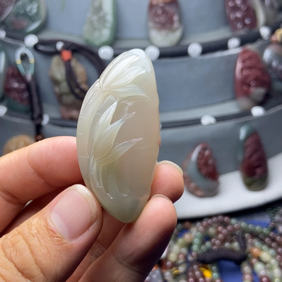 小***白玛瑙/玉髓未镶嵌颈饰