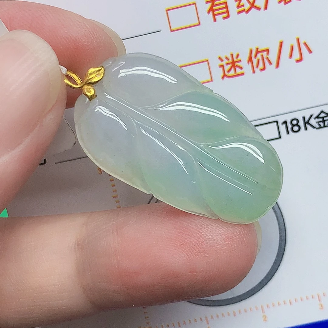 翡翠18K金镶嵌颈饰叶子