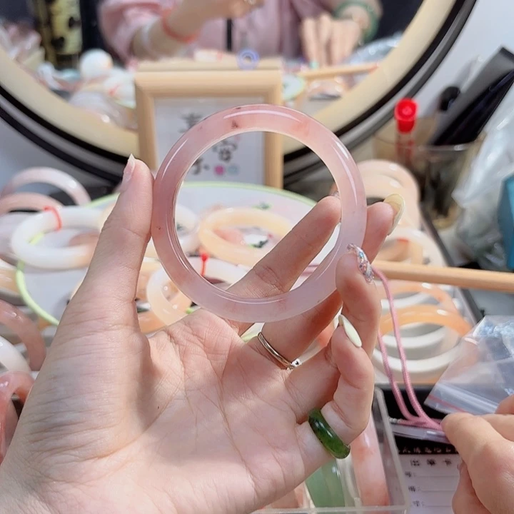 石英质玉手镯合金治***•