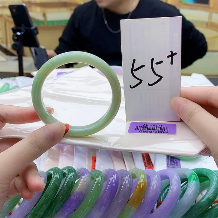 翡翠未镶嵌手镯jj